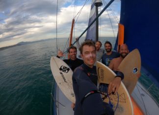 Vendée Globe. Benjamin Dutreux, comment prendre son IMOCA pour aller surfer à Biarritz ! Partir en Imoca surfer à Biarritz Lost in th Swell