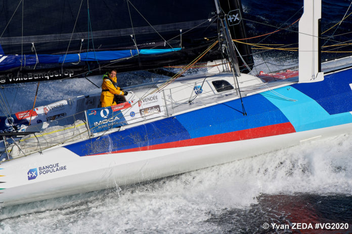 Clarisse Cremer s'entrainant à bord de Banque Populaire X, pour le Vendee Globe