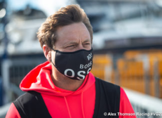 Vendée Globe. Alex Thomson : ” La voile a tellement à offrir !” Le skipper anglais Alex Thomson posant pour le Vendee Globe. (Photo Alex Thomson Racing).