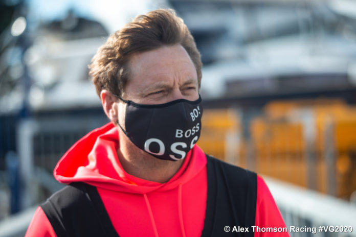 Le skipper anglais Alex Thomson posant pour le Vendee Globe. (Photo Alex Thomson Racing).