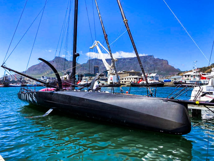 Alex Thomson est arrivé à Cap Town