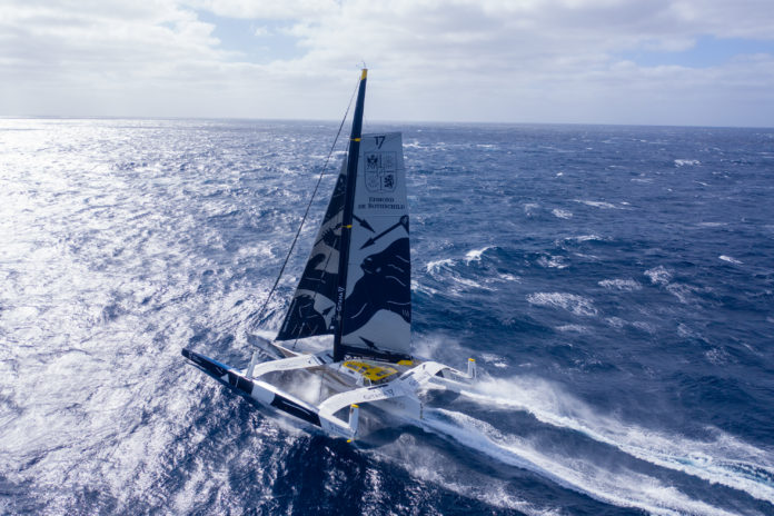 Avarie de safran de flotteur à bord du Maxi Edmond de Rothschild