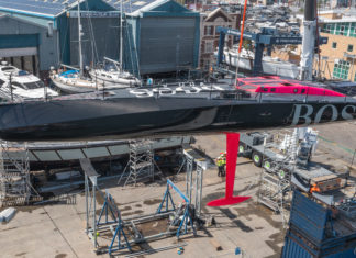 Alex Thomson et HUGO BOSS sur la Fastnet