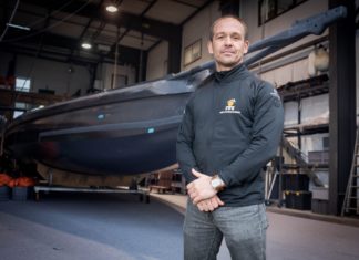IMOCA. Kevin Escoffier réceptionne à Lorient le nouveau PRB
