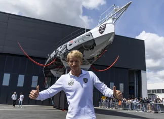 Vendée Globe. Mise à l’eau de V and B – Monbana – Mayenne, nouvel Imoca de Maxime Sorel