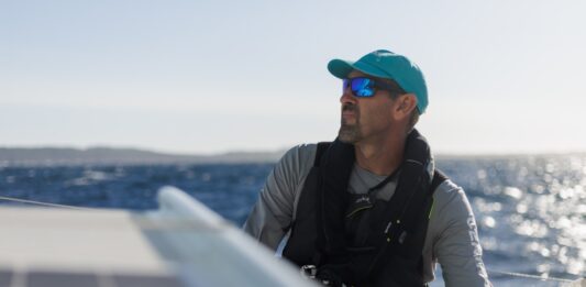 Route du Rhum. Mikaël Mergui en Class40 heurte une bouée