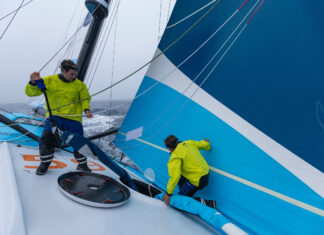 Guyader Bermudes 1000 race. Passage du Fastnet, Charal et For People à la lutte