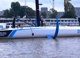 Vendée Globe. Mise à l’eau de l’IMOCA OceansLab de Phil Sharp