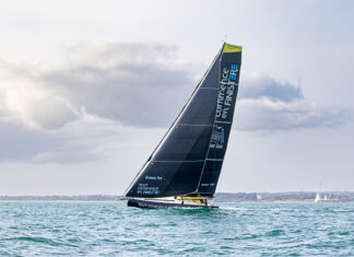 Vendée Globe. Départ de Jean Le Cam en convoyage pour la Martinique