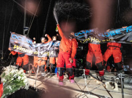 Ocean Globe Race. Pen Duick VI premier à Cowes en lice pour la victoire au général face à Triana