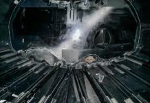 The Transat. 4 mètres de cloison endommagée sur le bateau de Clarisse Crémer