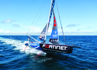 Défi Azimut. Démâtage de l’Imoca Fortinet – Best Western de Romain Attanasio