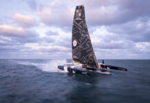 Ultim. Démâtage du Maxi Edmond de Rothschild proche du Détroit de Gibraltar