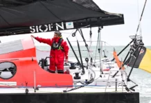 Vendée Globe. Arrivée hors course de Denis Van Weynbergh, dernier concurrent du Vendée Globe