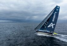 Class40. Corentin Douguet et Axel Tréhin (Esprit Large) en tête, démâtage d’Amarris