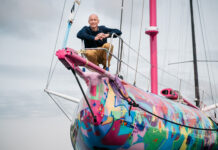 Vendée Globe. Mise à l’eau de l’IMOCA Les P’tits Doudous d’Armel Tripon