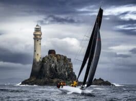 Fastnet Race. Matthieu Perraut et Jean-Baptiste Gellée sur Inter Invest gagne en Ocean Fifty, la course continue en IRC