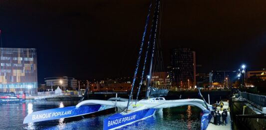 Ultim. Le Maxi Banque Populaire XI au Havre équipé de ses nouveaux foils