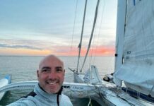 Route du Rhum. Damien Séguin sur le trimaran Fujicolor II avec Crédit Mutuel Arkéa et Handicap International