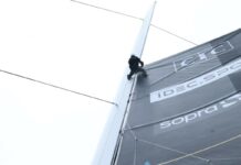 Jules Verne. Un Hook de grand voile récalcitrant sur Idec Sport