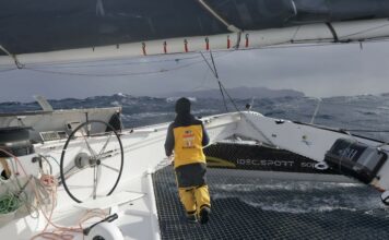 Trophée Jules Verne. The Famous Project CIC a perdu sa grand voile !