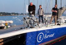 Route du Rhum. Le monocoque Eurvad de Tanguy Caradec baptisé à La Trinité-sur-Mer