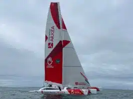 Route du Rhum. L’ex-Fujicolor II remis à l’eau avec une grand-voile en fibre d’ortie : une première mondiale