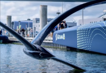 Ultim. Premier foil installé sur Gitana 18