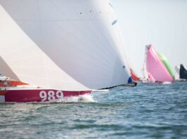 Mini. 73 skippers au départ de la Mini en Mai dans du vent léger
