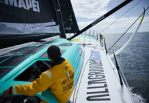 Vendée Arctique. Ambrogio Beccaria contraint de plonger sous son IMOCA pour se libérer d’un casier